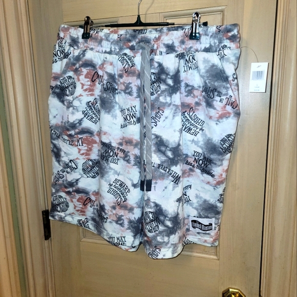 Disney Other - NWT Mens sz L Disney Haunted Mansion Shorts with pockets